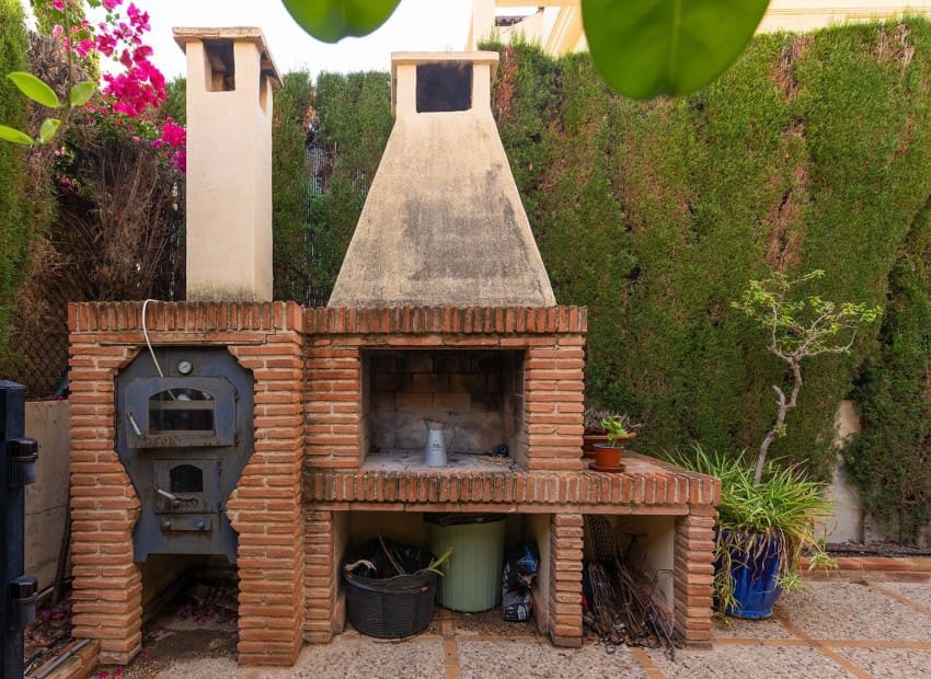 6 soverom Villa til salgs i Torrevieja med svømmebasseng garasje - € 2 490 000 (Ref: 9747272)