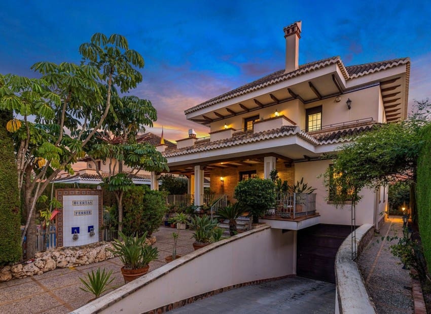 6 soverom Villa til salgs i Torrevieja med svømmebasseng garasje - € 2 490 000 (Ref: 9747272)