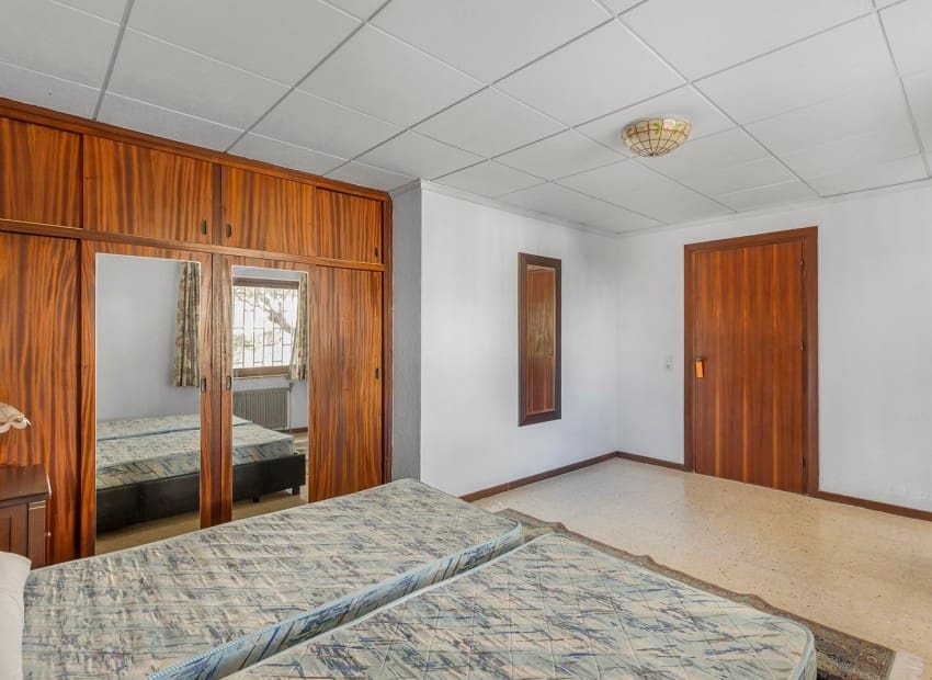 Chalet de 5 habitaciones en Villamartin en venta con piscina garaje - 670.000 € (Ref: 9747318)