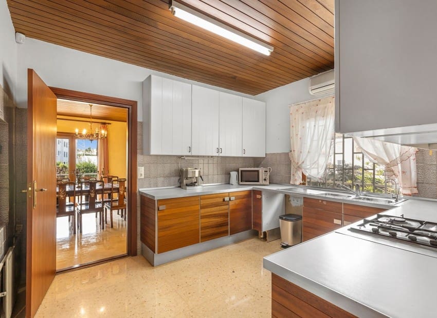 Chalet de 5 habitaciones en Villamartin en venta con piscina garaje - 670.000 € (Ref: 9747318)