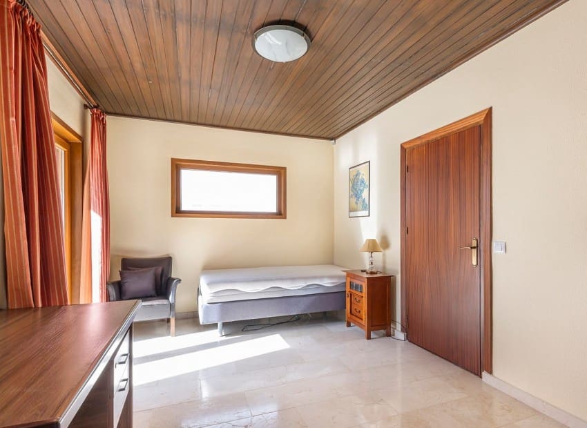 Chalet de 5 habitaciones en Villamartin en venta con piscina garaje - 670.000 € (Ref: 9747318)