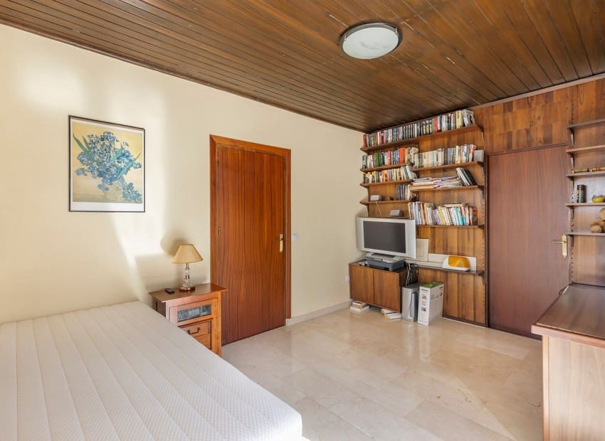 Chalet de 5 habitaciones en Villamartin en venta con piscina garaje - 670.000 € (Ref: 9747318)