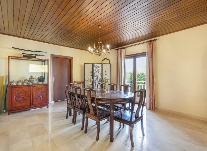 Chalet de 5 habitaciones en Villamartin en venta con piscina garaje - 670.000 € (Ref: 9747318)