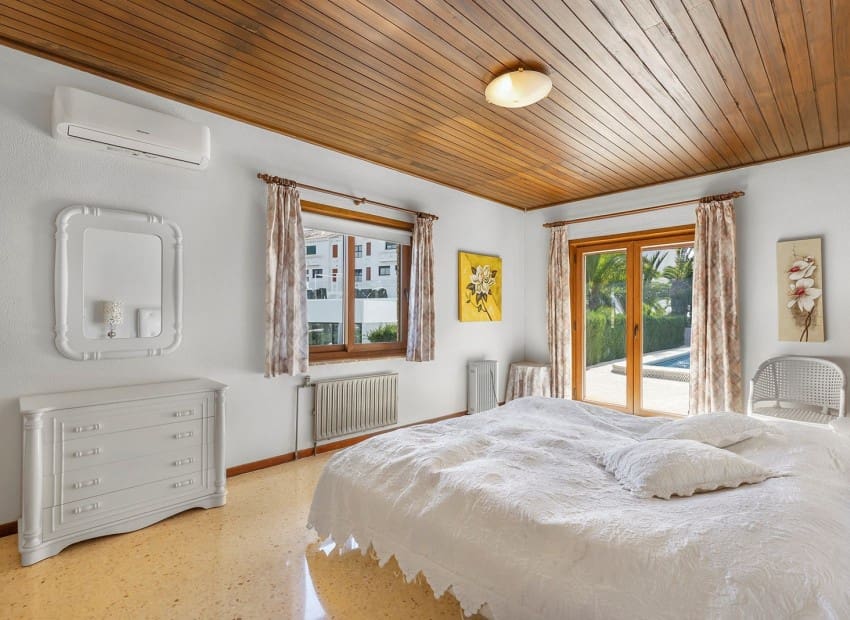 Chalet de 5 habitaciones en Villamartin en venta con piscina garaje - 670.000 € (Ref: 9747318)