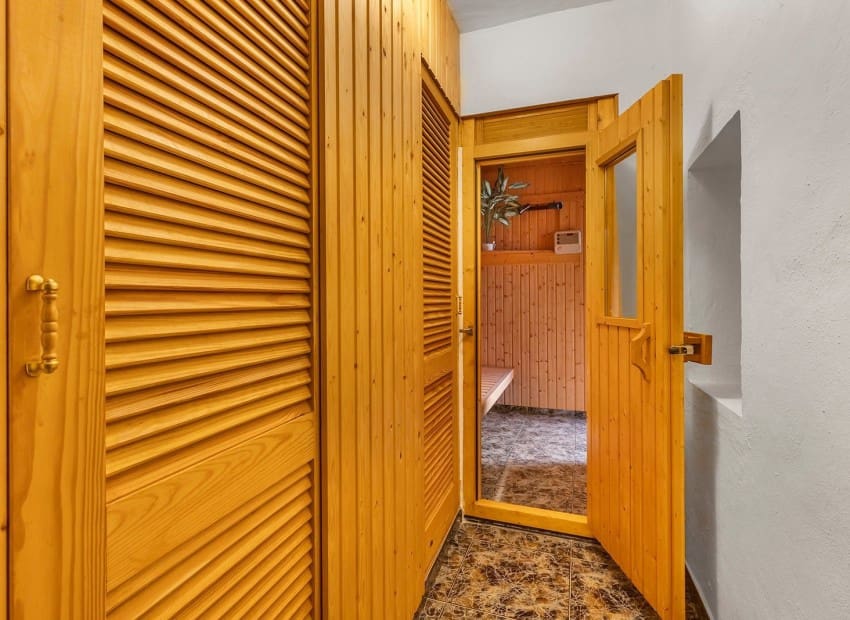 Chalet de 5 habitaciones en Villamartin en venta con piscina garaje - 670.000 € (Ref: 9747318)