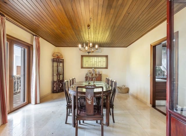 Chalet de 5 habitaciones en Villamartin, Orihuela en venta con piscina garaje - 670.000 € (Ref: 9747318)