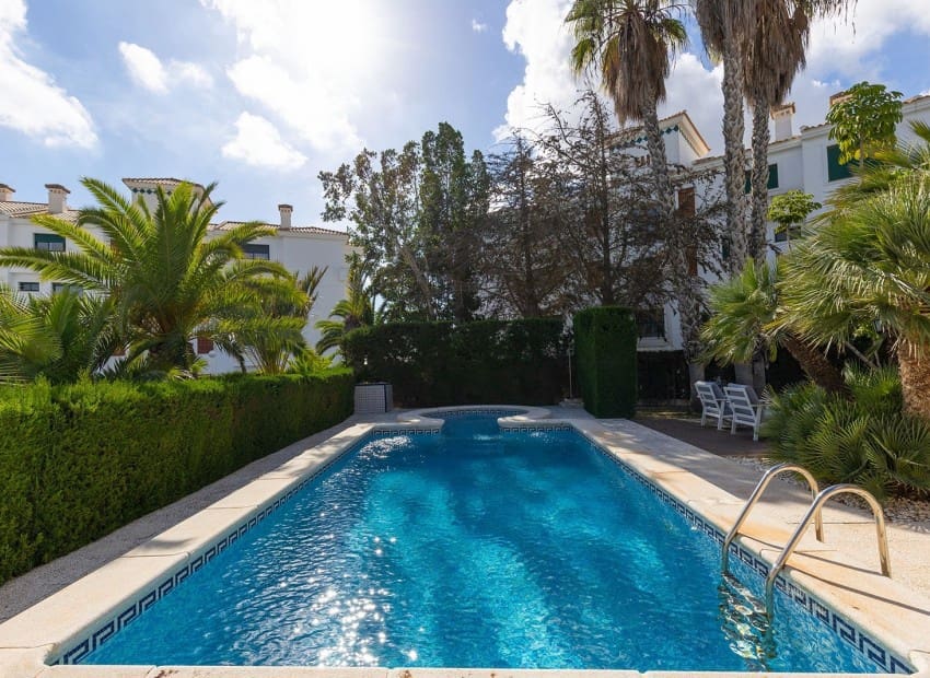 Chalet de 5 habitaciones en Villamartin en venta con piscina garaje - 670.000 € (Ref: 9747318)