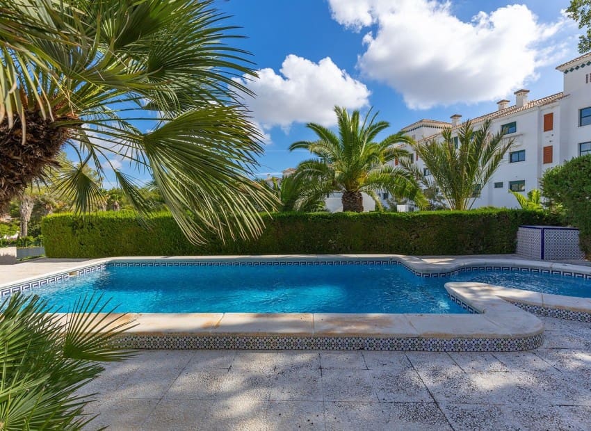 Chalet de 5 habitaciones en Villamartin en venta con piscina garaje - 670.000 € (Ref: 9747318)