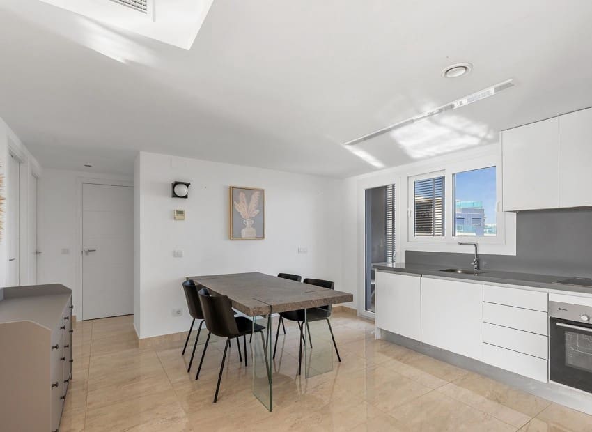 3 soveværelse Penthouse til salg i Torrevieja med swimmingpool garage - € 765.000 (Ref: 9750858)