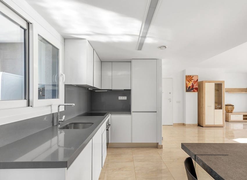 3 soveværelse Penthouse til salg i Torrevieja med swimmingpool garage - € 765.000 (Ref: 9750858)