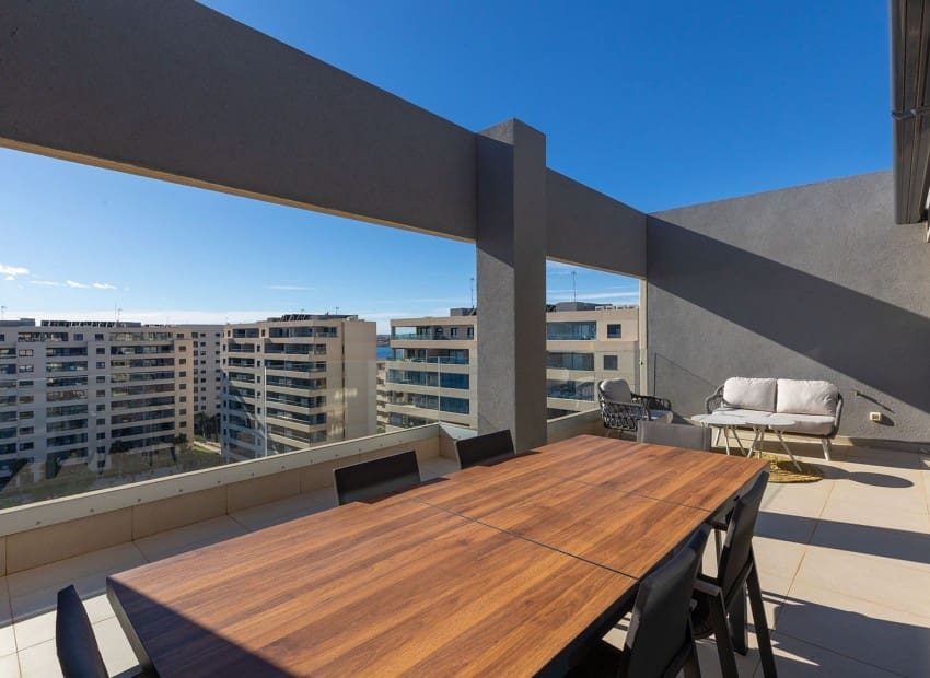 3 soveværelse Penthouse til salg i Torrevieja med swimmingpool garage - € 765.000 (Ref: 9750858)