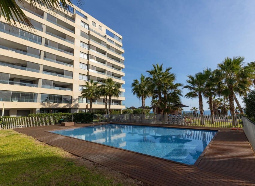 3 soveværelse Penthouse til salg i Torrevieja med swimmingpool garage - € 765.000 (Ref: 9750858)