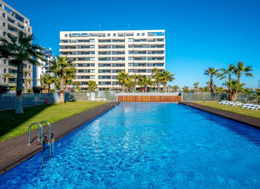 3 soveværelse Penthouse til salg i Torrevieja med swimmingpool garage - € 765.000 (Ref: 9750858)