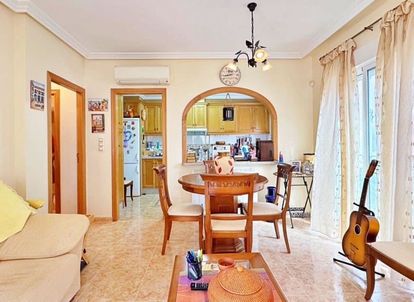 3 Zimmer Apartment zu verkaufen in Villamartin mit Pool - 275.500 € (Ref: 9758018)