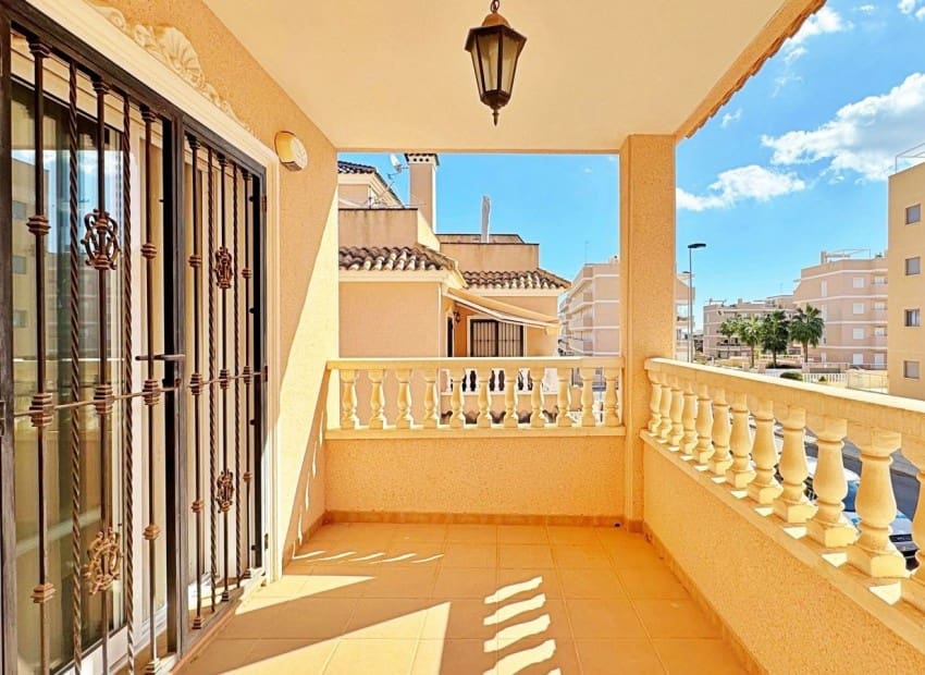 3 Zimmer Apartment zu verkaufen in Villamartin mit Pool - 275.500 € (Ref: 9758018)