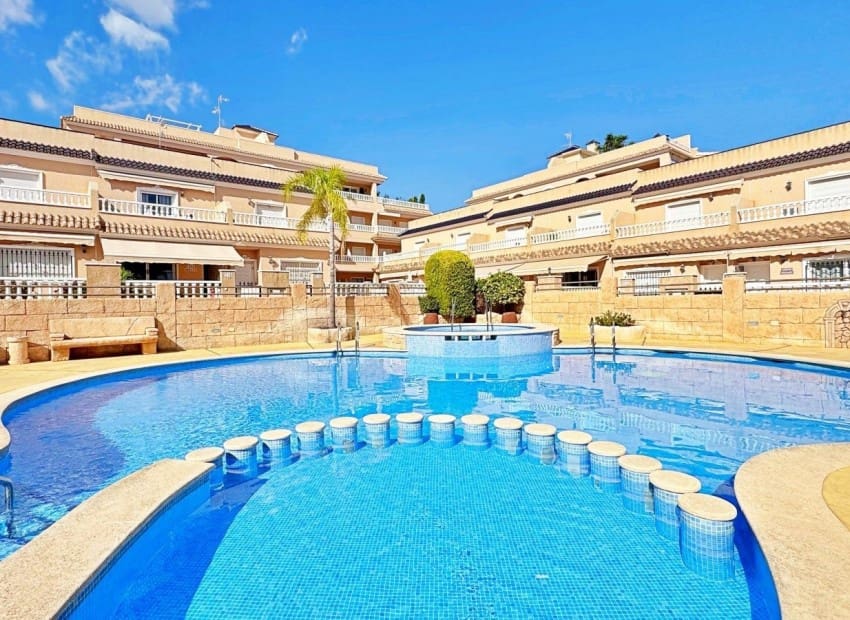 3 Zimmer Apartment zu verkaufen in Villamartin mit Pool - 275.500 € (Ref: 9758018)