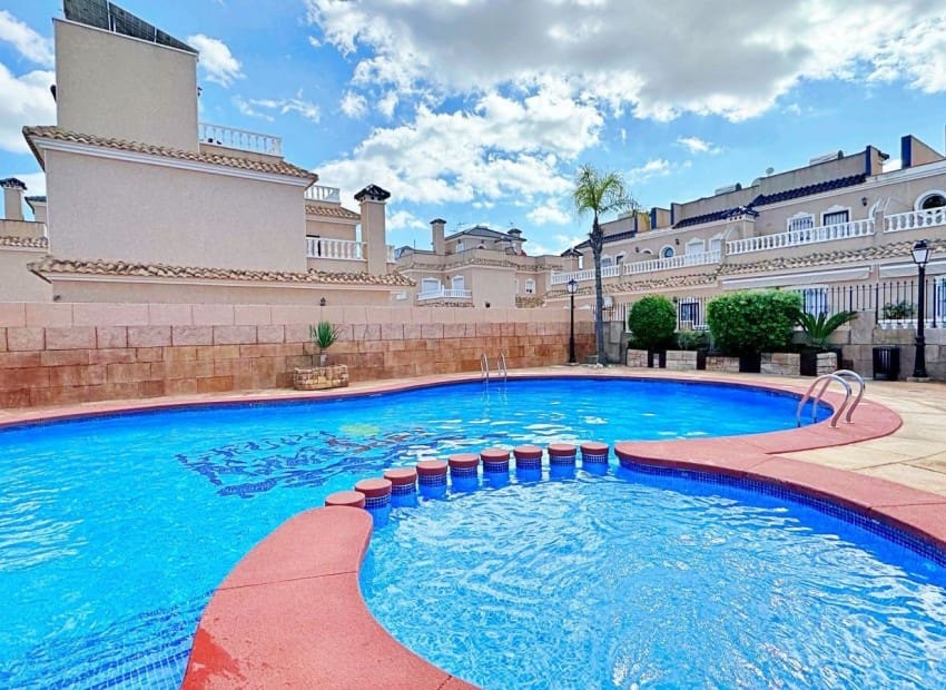 3 Zimmer Apartment zu verkaufen in Villamartin mit Pool - 275.500 € (Ref: 9758018)