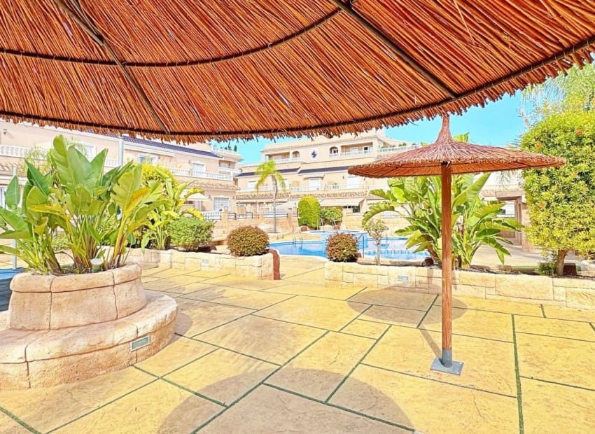 3 Zimmer Apartment zu verkaufen in Villamartin mit Pool - 275.500 € (Ref: 9758018)