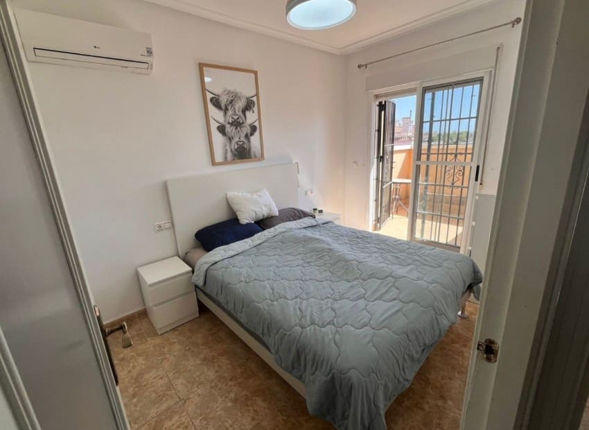 3 soveværelse Villa til salg i Villamartin med swimmingpool - € 255.000 (Ref: 9761485)