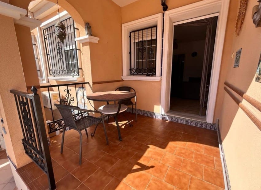 3 soveværelse Villa til salg i Villamartin med swimmingpool - € 255.000 (Ref: 9761485)