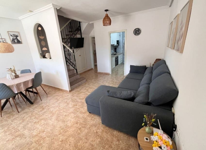 3 soveværelse Villa til salg i Villamartin med swimmingpool - € 255.000 (Ref: 9761485)