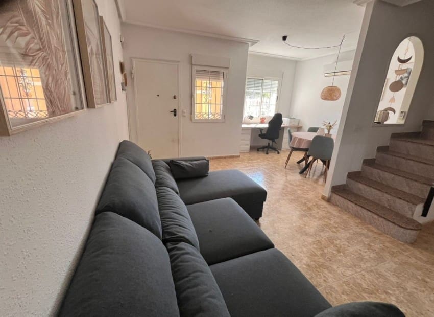 3 soveværelse Villa til salg i Villamartin med swimmingpool - € 255.000 (Ref: 9761485)