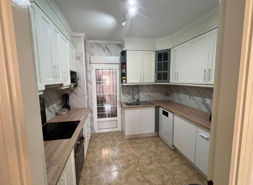 3 soveværelse Villa til salg i Villamartin med swimmingpool - € 255.000 (Ref: 9761485)