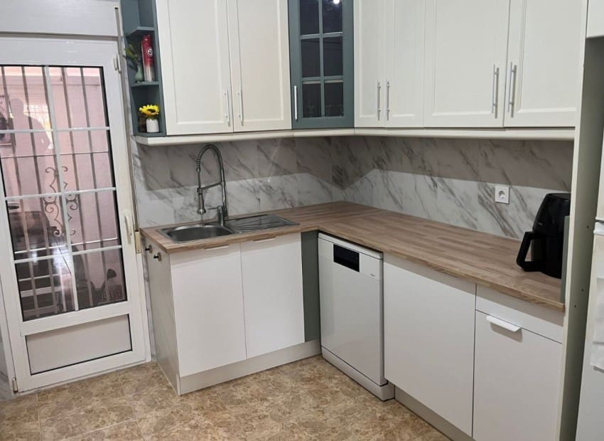 3 soveværelse Villa til salg i Villamartin med swimmingpool - € 255.000 (Ref: 9761485)