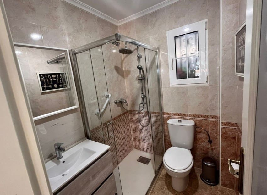 3 soveværelse Villa til salg i Villamartin med swimmingpool - € 255.000 (Ref: 9761485)