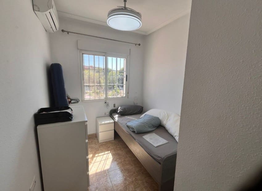 3 soveværelse Villa til salg i Villamartin med swimmingpool - € 255.000 (Ref: 9761485)