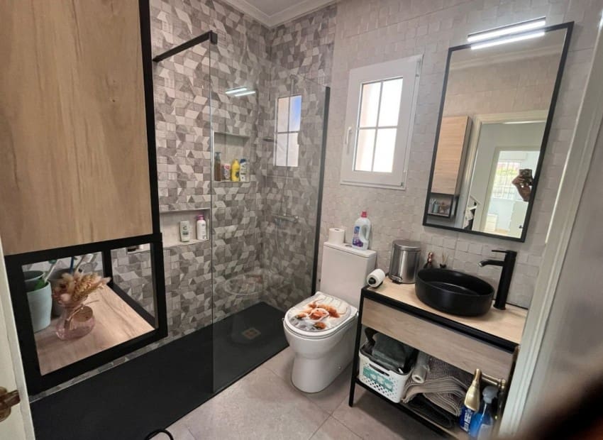 3 soveværelse Villa til salg i Villamartin med swimmingpool - € 255.000 (Ref: 9761485)