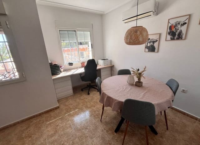 3 soveværelse Villa til salg i Villamartin, Orihuela med swimmingpool - € 255.000 (Ref: 9761485)