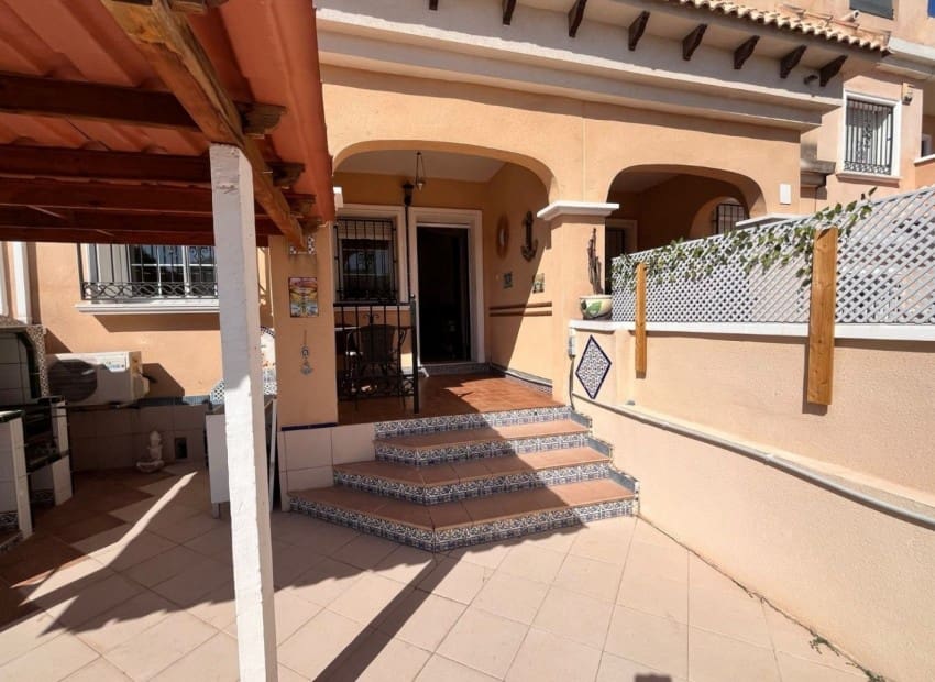 3 soveværelse Villa til salg i Villamartin med swimmingpool - € 255.000 (Ref: 9761485)