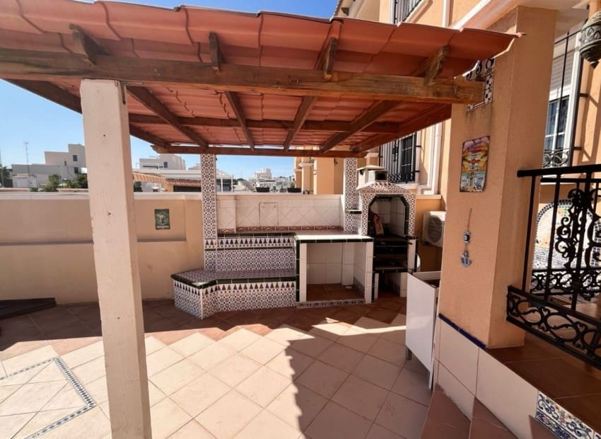 3 soveværelse Villa til salg i Villamartin med swimmingpool - € 255.000 (Ref: 9761485)