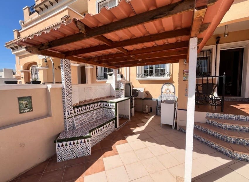 3 soveværelse Villa til salg i Villamartin med swimmingpool - € 255.000 (Ref: 9761485)