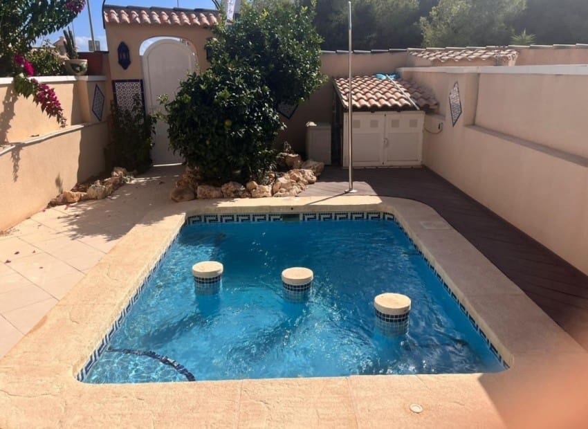 3 soveværelse Villa til salg i Villamartin med swimmingpool - € 255.000 (Ref: 9761485)