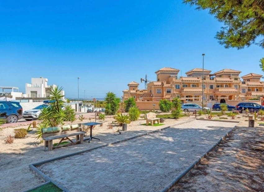 3 soveværelse Villa til salg i Villamartin med swimmingpool - € 255.000 (Ref: 9761485)