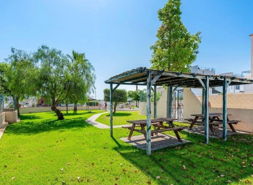 3 soveværelse Villa til salg i Villamartin med swimmingpool - € 255.000 (Ref: 9761485)