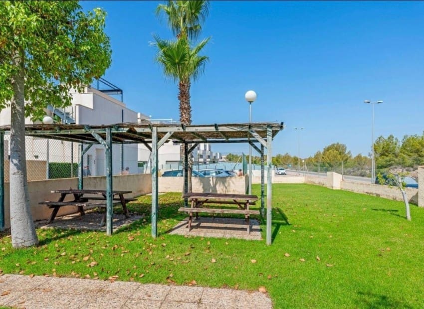 3 soveværelse Villa til salg i Villamartin med swimmingpool - € 255.000 (Ref: 9761485)