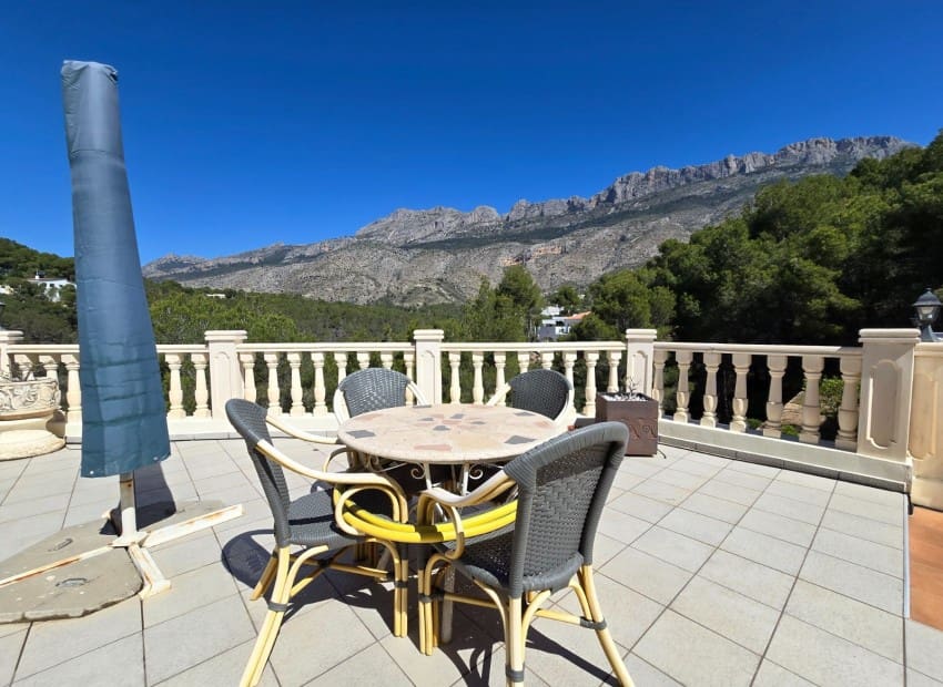 4 bedroom Villa for sale in Altea la Vella with pool - € 649,000 (Ref: 9784415)