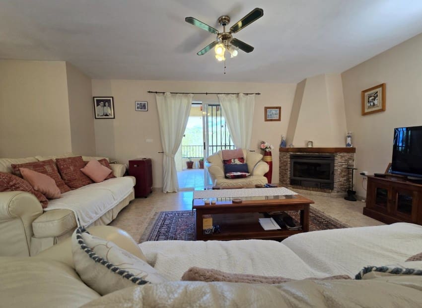 4 bedroom Villa for sale in Altea la Vella with pool - € 649,000 (Ref: 9784415)