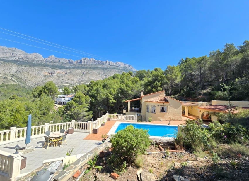 4 bedroom Villa for sale in Altea la Vella with pool - € 649,000 (Ref: 9784415)