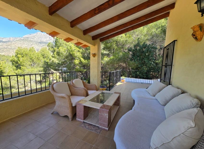 4 bedroom Villa for sale in Altea la Vella with pool - € 649,000 (Ref: 9784415)