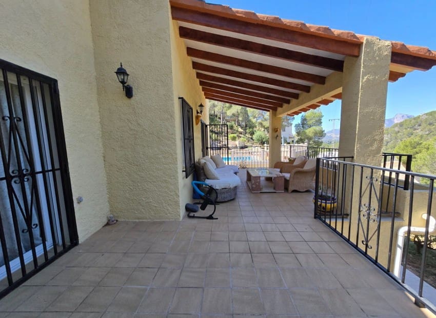 4 bedroom Villa for sale in Altea la Vella with pool - € 649,000 (Ref: 9784415)