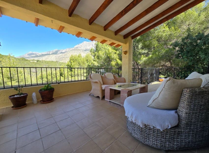 4 bedroom Villa for sale in Altea la Vella with pool - € 649,000 (Ref: 9784415)