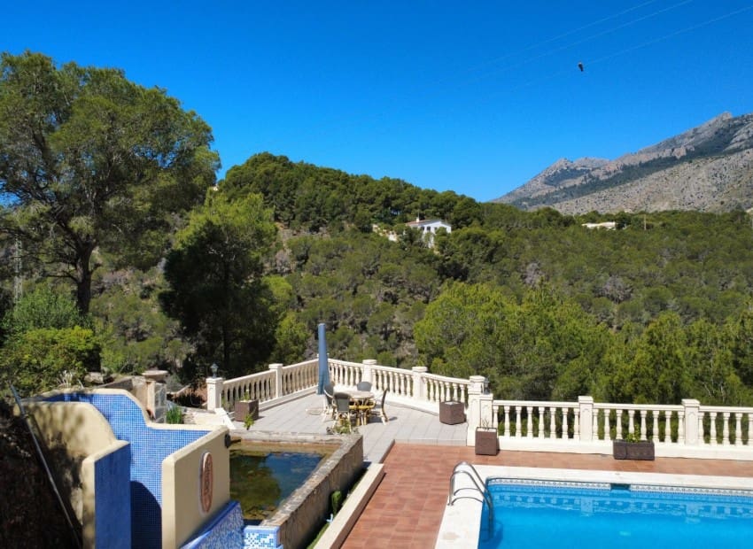 4 bedroom Villa for sale in Altea la Vella with pool - € 649,000 (Ref: 9784415)