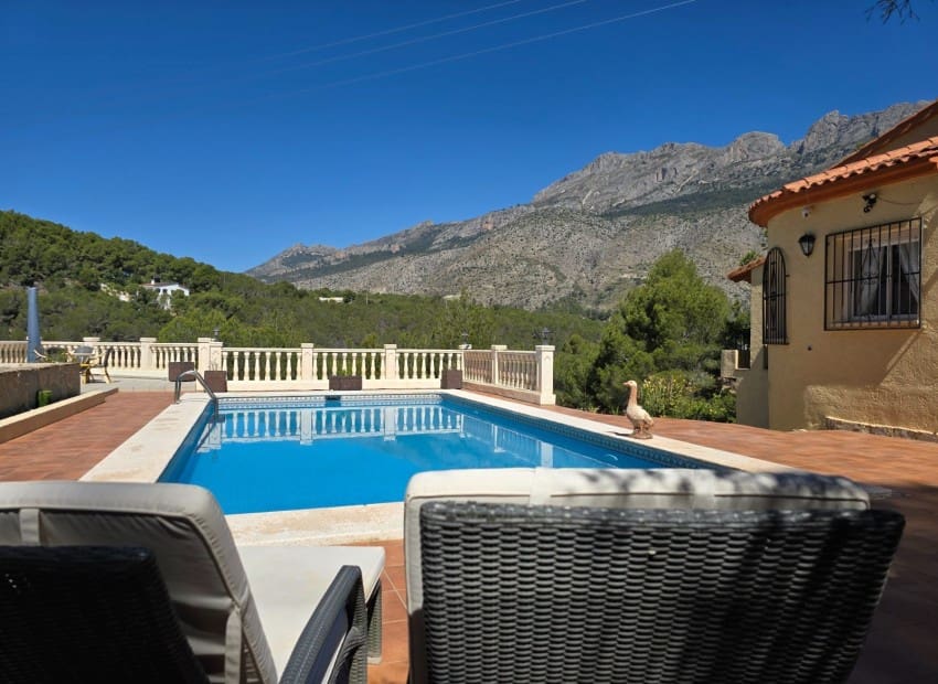 4 bedroom Villa for sale in Altea la Vella with pool - € 649,000 (Ref: 9784415)