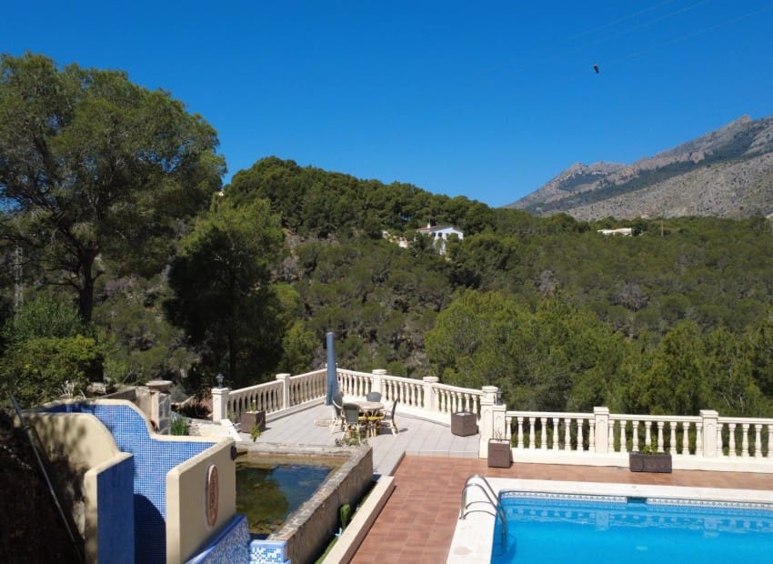4 bedroom Villa for sale in Altea la Vella with pool - € 649,000 (Ref: 9784415)