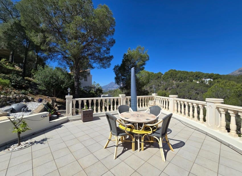 4 bedroom Villa for sale in Altea la Vella with pool - € 649,000 (Ref: 9784415)
