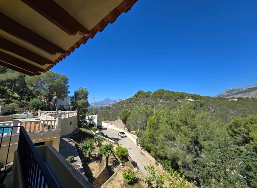 4 bedroom Villa for sale in Altea la Vella with pool - € 649,000 (Ref: 9784415)